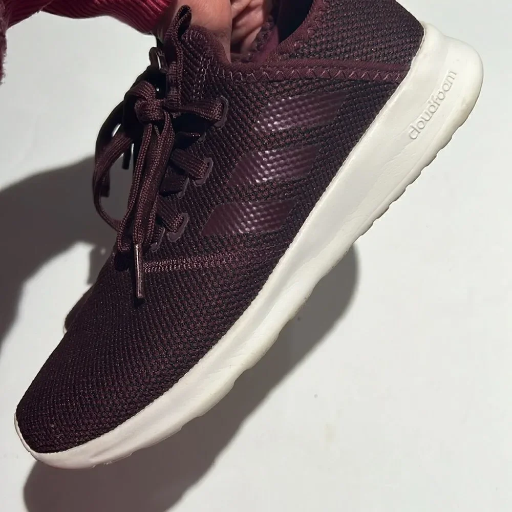 Adidas CLOUDFOAM Burgundy Tennis Shoe‎ Size 6.  B60